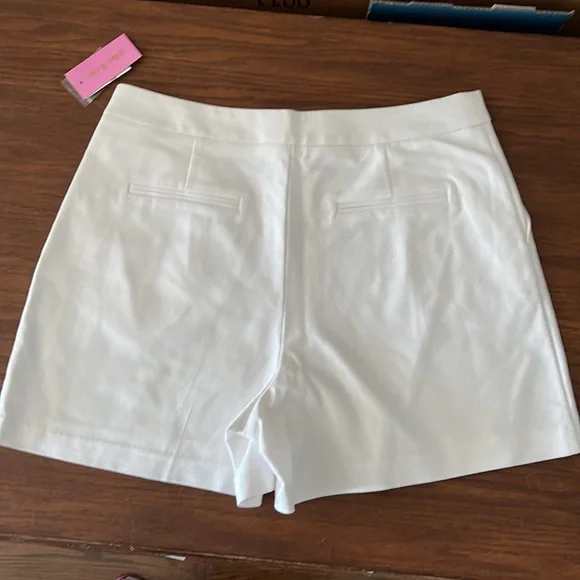 Riley & Rae white shorts - Picture 2 of 6